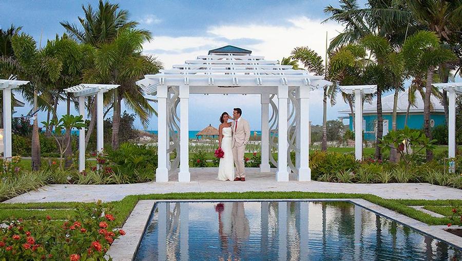 Sandals Resort Wedding Pool Couple